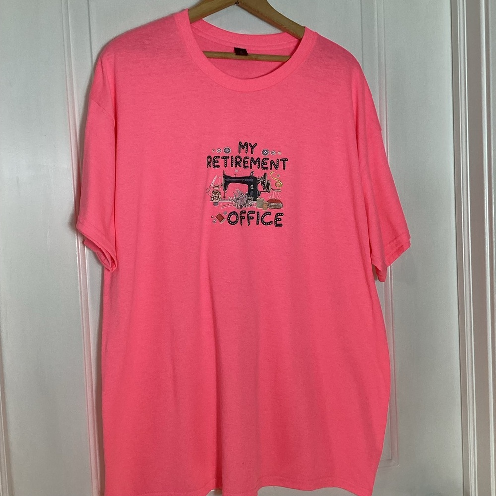 Boutique: Women’s pink graphic T-Shirt